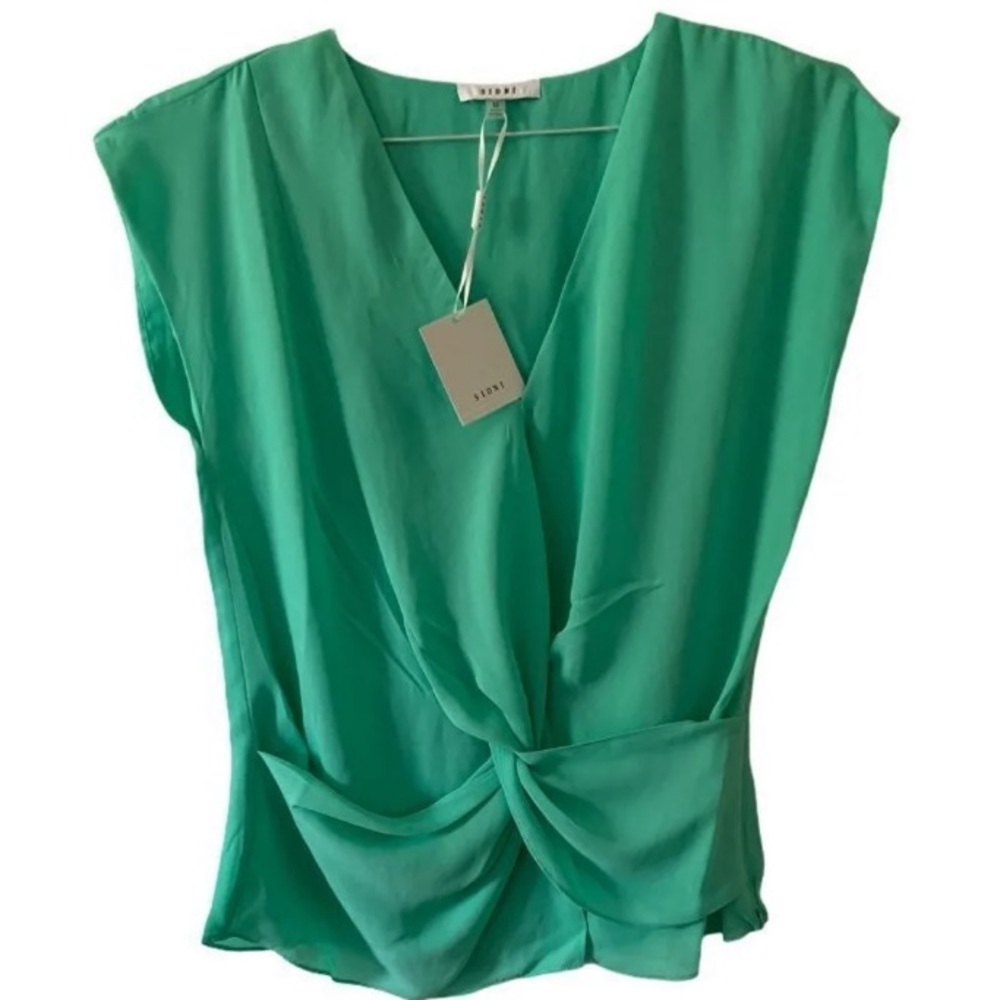 Sioni Women Sleeveless Top, Crossover bottom style